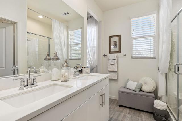 4132 Calle Arbol, Oceanside CA: https://media.crmls.org/mediaz/de72d396-9241-4ad4-a158-b6747c5ab1e0.jpg
