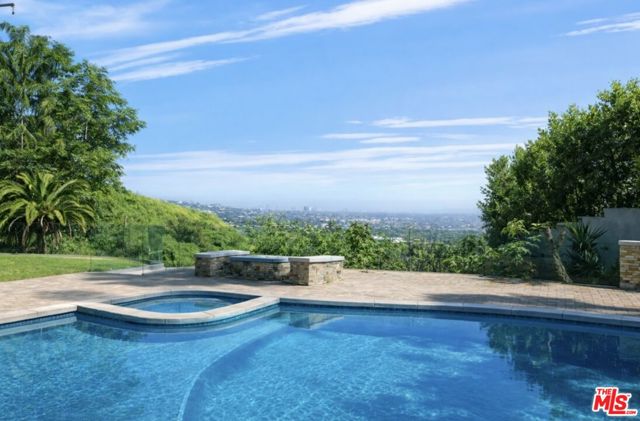770 Paseo Miramar, Pacific Palisades CA: https://media.crmls.org/mediaz/de72e9d5-cde6-4f45-bdcf-55cdda039926.jpg
