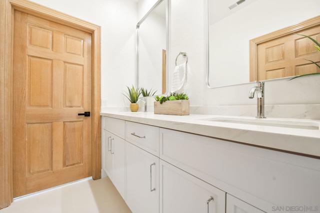 17601 Valle Verde, Poway CA: https://media.crmls.org/mediaz/de73576a-e7cd-46c0-a33a-9d6ff610fda1.jpg