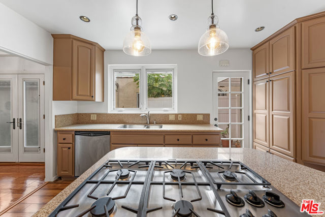 931 S Ogden Drive, Los Angeles CA: https://media.crmls.org/mediaz/de73cab9-202b-4f7f-a9c4-9f216f1147d2.jpg