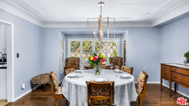 4559 Morella Avenue, Valley Village CA: https://media.crmls.org/mediaz/de73d35f-0655-4256-9fd1-581854ab2284.jpg