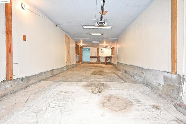 672 33Rd St, Oakland CA: https://media.crmls.org/mediaz/de73edd0-daab-44d7-a1cd-bcb02b50b395.jpg