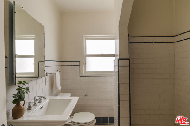 3707 Glenfeliz Boulevard, Los Angeles CA: https://media.crmls.org/mediaz/de741cbc-4e66-4a7d-b299-4b7869bc1f5e.jpg