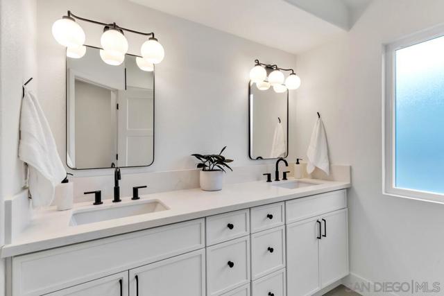 12169 Via San Loreno, San Diego CA: https://media.crmls.org/mediaz/de74336e-cff5-46cc-b95f-5794eed17b18.jpg