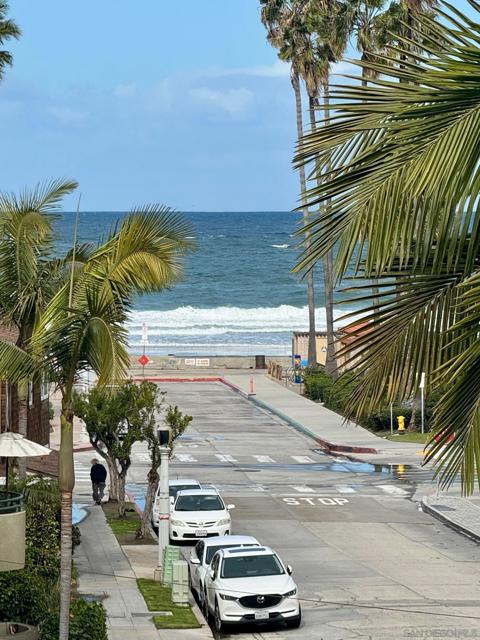 8110 El Paseo Grande, La Jolla CA: https://media.crmls.org/mediaz/de745cc6-240c-4ca1-a613-2f1baac89029.jpg