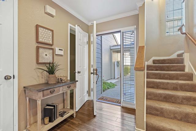 5409 Cameo Ct, Pleasanton CA: https://media.crmls.org/mediaz/de755250-9e79-47f2-90d7-ee45979592d5.jpg