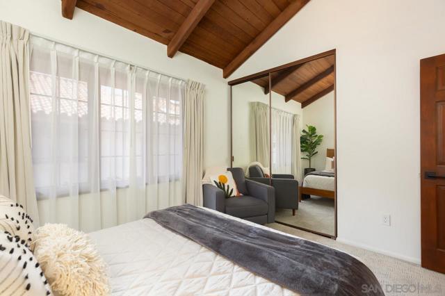8666 Villa La Jolla Dr, La Jolla CA: https://media.crmls.org/mediaz/de758a99-6b9a-4e0d-adf3-4a110cddd158.jpg