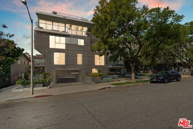 1345 Havenhurst Drive, West Hollywood CA: https://media.crmls.org/mediaz/de75ce8d-ac25-4b52-a8d2-bcb32124b432.jpg
