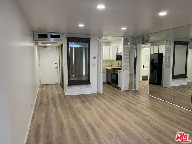 800 W 1st Street, Los Angeles CA: https://media.crmls.org/mediaz/de75f7b6-5bb2-439b-85f6-3dee713a3426.jpg