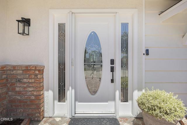 122 Taft Avenue, Ventura CA: https://media.crmls.org/mediaz/de762cb0-06ae-4d8a-9c12-10edffc2d5c7.jpg