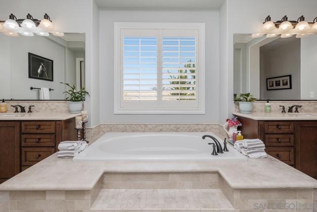 15674 Via Santa Pradera, San Diego CA: https://media.crmls.org/mediaz/de776451-07c0-4ba1-847a-04cb6912195c.jpg