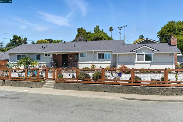 1201 Valle Vista Ave, Vallejo CA: https://media.crmls.org/mediaz/de777bec-456c-414e-abae-2522f1290c88.jpg