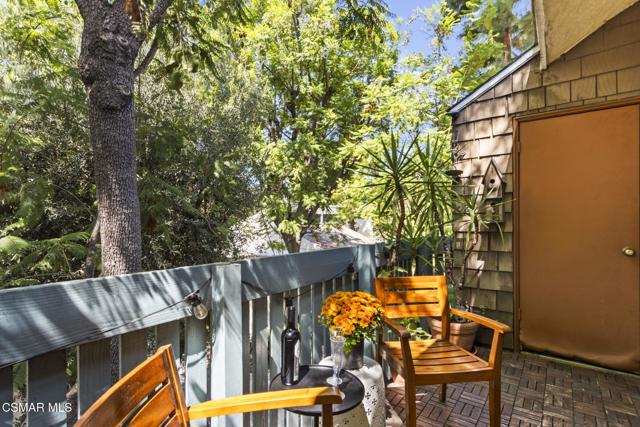 5700 Etiwanda Avenue, Tarzana CA: https://media.crmls.org/mediaz/de77d4b0-1b29-46f3-8b19-a891c32de672.jpg