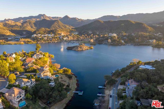 111 Lake Sherwood Drive, Lake Sherwood CA: https://media.crmls.org/mediaz/de7805e4-0484-4514-b486-61b19c29ecb8.jpg