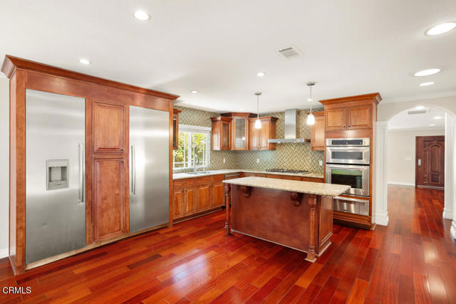 4841 Crown Avenue, La Canada Flintridge CA: https://media.crmls.org/mediaz/de78f328-5073-4fb6-8eb4-6e5d239abc47.jpg