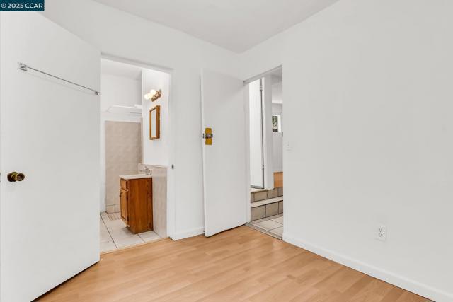 2150 35Th Ave, Oakland CA: https://media.crmls.org/mediaz/de79a06a-c772-4e56-9737-69b340c89ac5.jpg