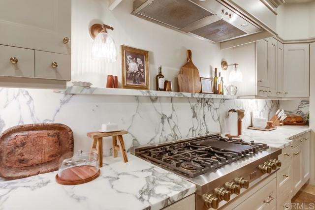 8308 Top O The Morning Way, San Diego CA: https://media.crmls.org/mediaz/de79ac8f-c4d2-47dd-bba5-218a7f060885.jpg