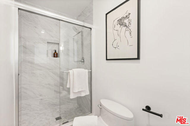 8247 Billowvista Drive, Playa del Rey CA: https://media.crmls.org/mediaz/de7a02e9-f88f-4802-8d4b-81e0b2728be7.jpg