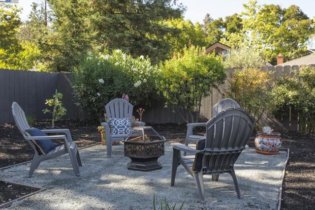3208 McNutt, Walnut Creek CA: https://media.crmls.org/mediaz/de7a5cc1-cb5f-4a27-bb49-1654e0241368.jpg