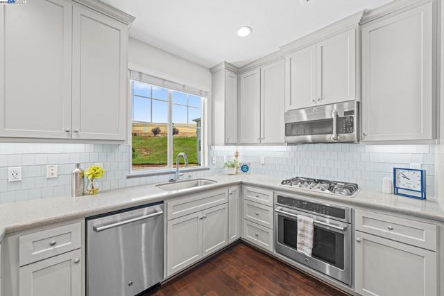 389 Basswood Cmn, Livermore CA: https://media.crmls.org/mediaz/de7a74fa-d722-4da5-85bd-daea71d82658.jpg