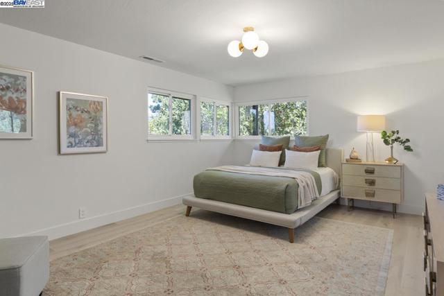 10336 Greenview Dr, Oakland CA: https://media.crmls.org/mediaz/de7acead-aa68-476e-ae65-42e7bff49f7b.jpg