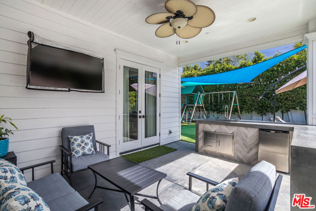 4728 Vesper Avenue, Sherman Oaks CA: https://media.crmls.org/mediaz/de7b2721-d092-4ffc-8083-35fa5c7cd652.jpg