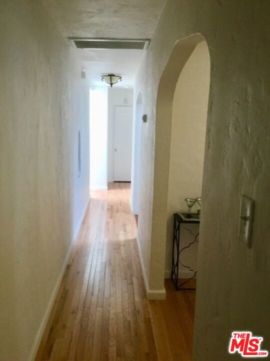 11916 Hartsook Street, Valley Village CA: https://media.crmls.org/mediaz/de7b668d-67f8-4e23-bb11-e1c4525cfcf8.jpg