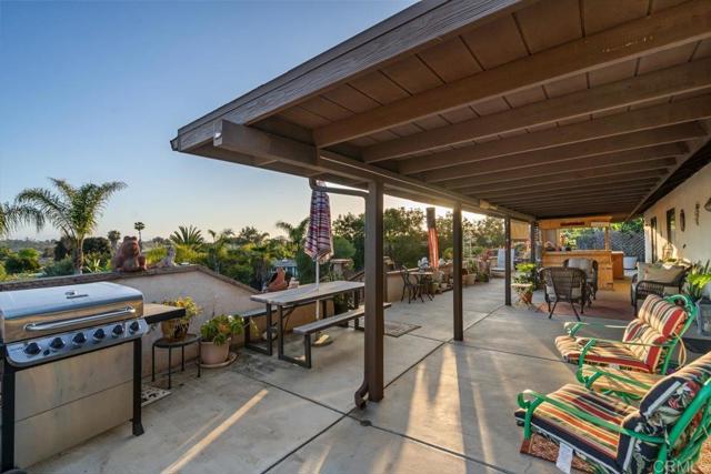 1315 Hermana Court, Vista CA: https://media.crmls.org/mediaz/de7b7371-bad1-4406-afe9-2787f1c20932.jpg