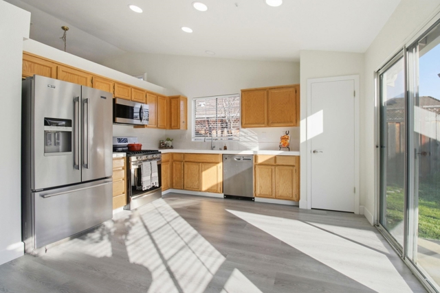 Image 9 of 30 For 6953 Foxtail Dr