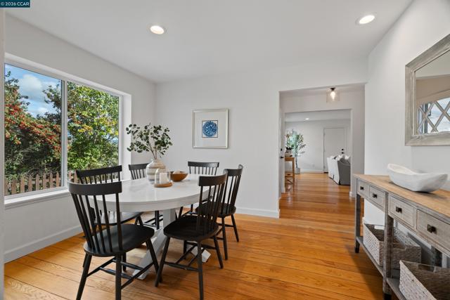 2080 Essenay Ave, Walnut Creek CA: https://media.crmls.org/mediaz/de7bd6d0-2823-4a73-9b95-6a6ab212fb88.jpg