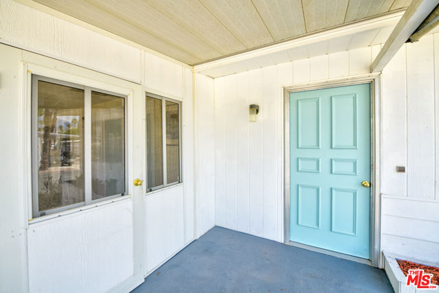 395 Wolf Lane, Cathedral City CA: https://media.crmls.org/mediaz/de7bf56b-5830-468c-8583-35e5cd53b48f.jpg