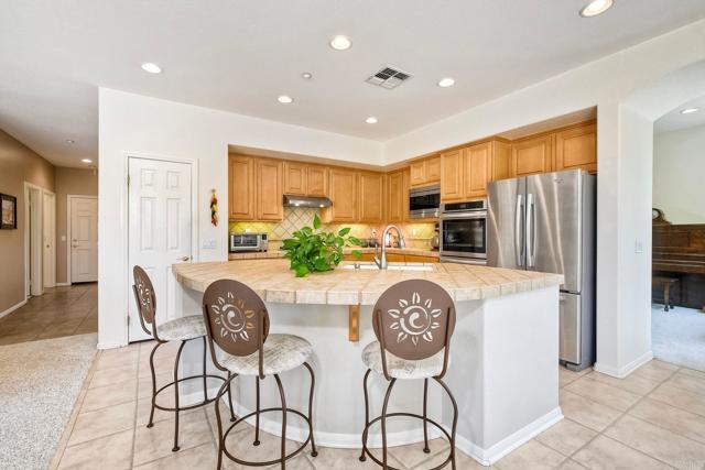 Detail Gallery Image 9 of 44 For 1752 Russet Leaf Ct, El Cajon,  CA 92019 - 5 Beds | 3 Baths