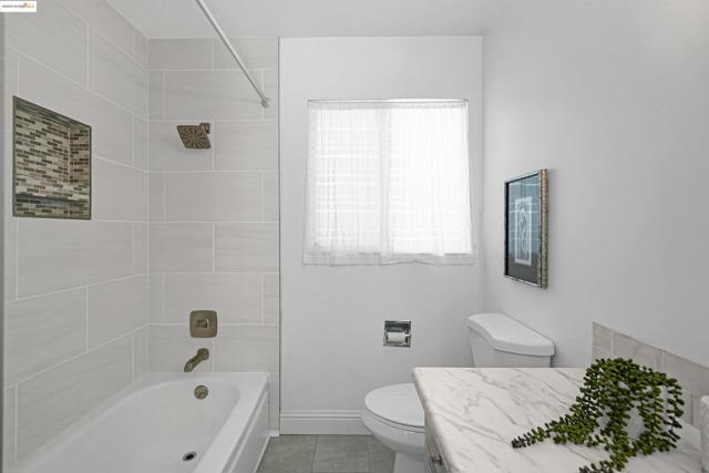 4329 Lawrence Dr, Castro Valley CA: https://media.crmls.org/mediaz/de7cc09c-866f-4163-89a0-133ecab40c80.jpg