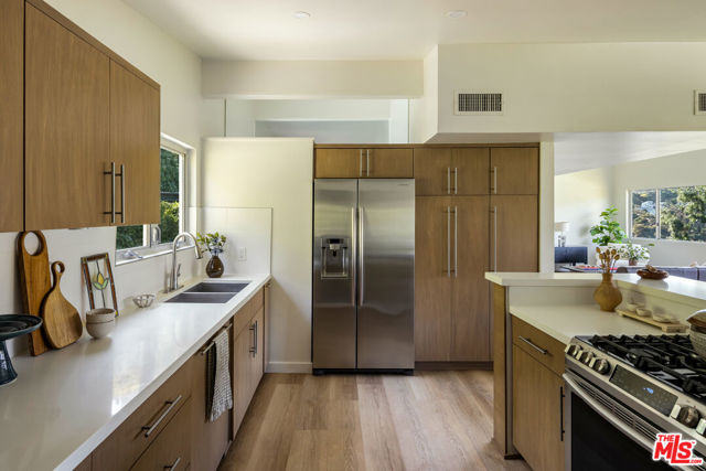 5661 Spreading Oak Drive, Los Angeles CA: https://media.crmls.org/mediaz/de7cd14a-d1eb-47c1-bf70-838817d1161d.jpg