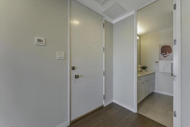 565 Bellevue Avenue, Oakland CA: https://media.crmls.org/mediaz/de7ceb0d-b176-4c97-9491-b9da944b8a71.jpg