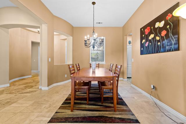 2157 Hidden Springs Dr, El Cajon CA: https://media.crmls.org/mediaz/de7d3aa6-a958-47a9-a10f-a47ead11dfdc.jpg