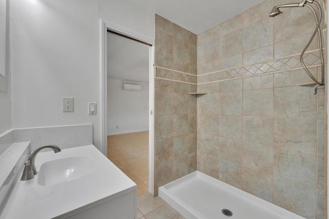 13918 Putney Rd, Poway CA: https://media.crmls.org/mediaz/de7dbf60-f6c7-4ef0-95c4-f6dc87d1dc28.jpg