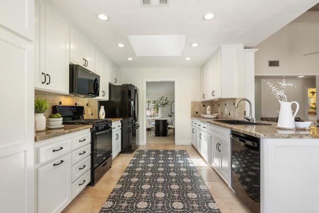 28551 Meadow Glen Way W, Escondido CA: https://media.crmls.org/mediaz/de7dea70-f46d-4b14-8a12-5f7ace15b0f3.jpg
