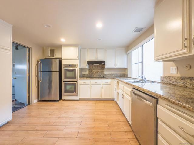 4468 Via Brillante, San Diego CA: https://media.crmls.org/mediaz/de7dff4e-9736-4d83-ad82-d9e0db5a58a9.jpg