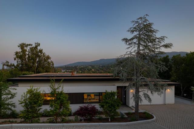 25251 La Rena Lane, Los Altos Hills CA: https://media.crmls.org/mediaz/de7e0da0-568f-4112-82de-1dbbe4e79373.jpg