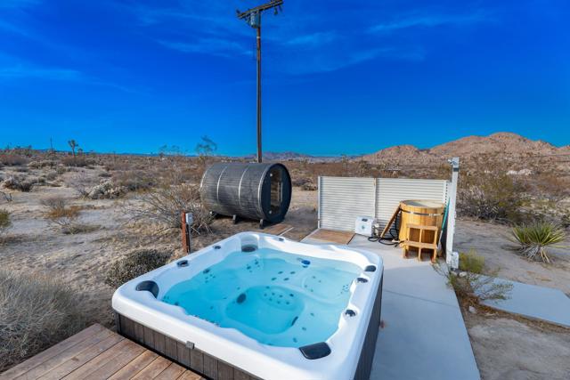 8256 Quail Springs Road, Joshua Tree CA: https://media.crmls.org/mediaz/de7fe64a-80e2-43e1-948a-7f8a851a10d0.jpg