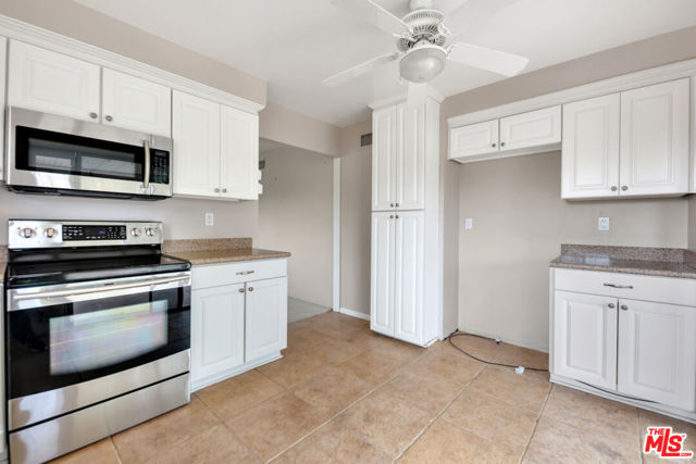 13480 Laurelhurst Road, Moorpark CA: https://media.crmls.org/mediaz/de7fee1c-6e52-462a-9bc3-a227e9ec7391.jpg