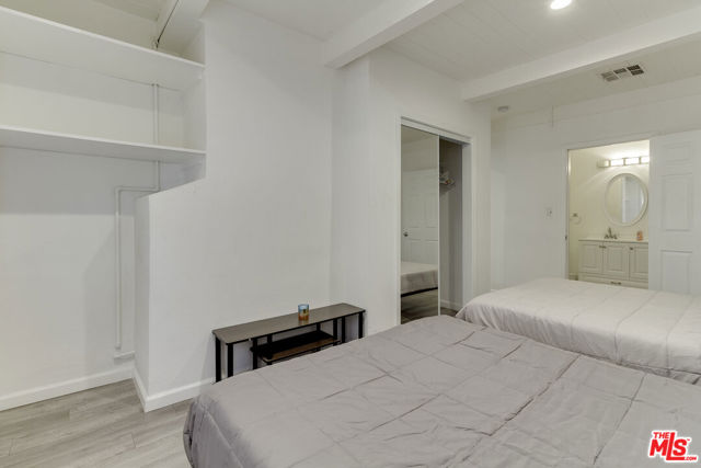 11812 RANDALL Street, Sun Valley CA: https://media.crmls.org/mediaz/de802777-8955-479a-9965-d493d021f243.jpg