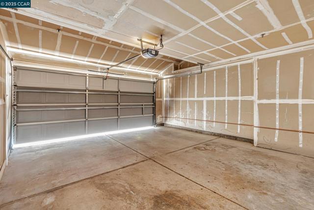 32 Shoal Dr, Vallejo CA: https://media.crmls.org/mediaz/de805739-8a1d-47b8-bfe8-2d7f31429278.jpg