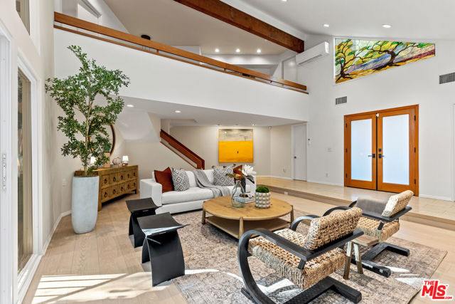 2329 Manning Avenue, Los Angeles CA: https://media.crmls.org/mediaz/de80acc0-d627-45d4-9be6-b6427ce44659.jpg