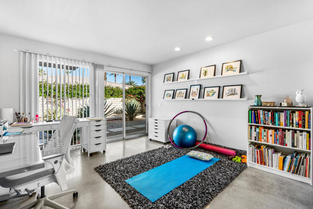 Image 23 of 60 For 76080 Fairway Drive