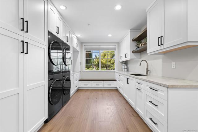 301 Cantle Lane, Encinitas CA: https://media.crmls.org/mediaz/de81535f-3f0a-4adc-964b-924948038297.jpg