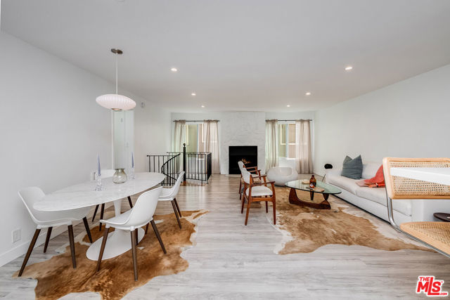 16 Quarterdeck Street, Marina del Rey CA: https://media.crmls.org/mediaz/de81efde-640b-4f33-aed0-2fcde0042a15.jpg