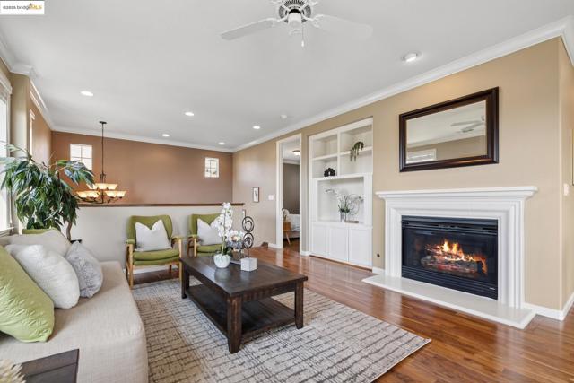 6686 Chalk Hill Ln, Vallejo CA: https://media.crmls.org/mediaz/de820be4-f578-4c3c-8589-73d91844c0b1.jpg