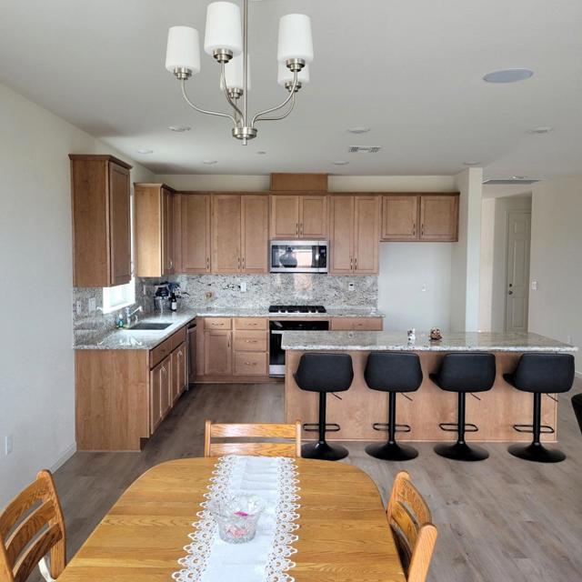 2080 Fuchsia Drive, Hollister CA: https://media.crmls.org/mediaz/de82505a-2df3-48d5-ac3e-d934e675e552.jpg